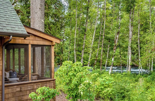 McKenzie Bridge Cabin | Cozy, charming two bedroom McKenzie Bridge River front cabin for 2 Guests,