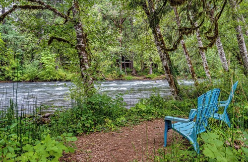 McKenzie Bridge Cabin | Cozy, charming two bedroom McKenzie Bridge River front cabin for 2 Guests,