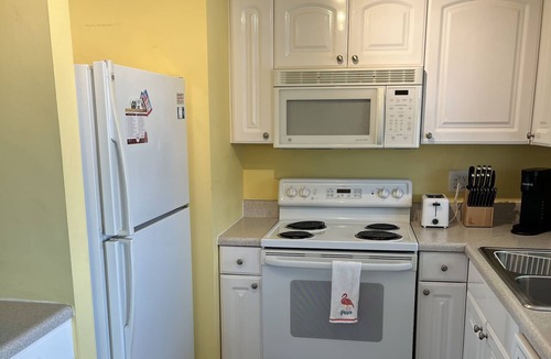 Ocean Isle Beach Cottage | Cozy, Cheerful 4BR Cottage on a Canal