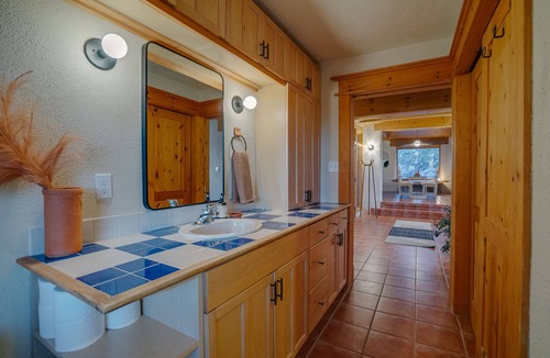 San Cristobal House | Cozy Chic Getaway Surrounded by Mountain Views & Carson National Forest