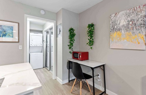 Allandale Apartment | Cozy chic studio close to Downtown and Domain