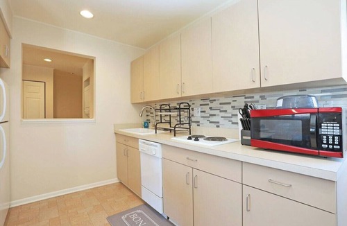 Arlington Heights Apartment | Cozy Chicago Suburban Apartment