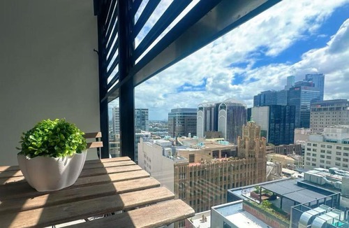 Sydney Central Business District Apartment | Cozy City-view home in the central CBD