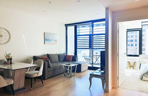Sydney Central Business District Apartment | Cozy City-view home in the central CBD