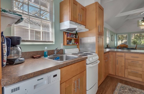 Steinhatchee Cottage | Cozy Clove Cottage in the Steinhatchee Landing Resort