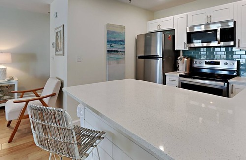 Ono Island Condo | Cozy Coastal Condo with Delightful Upgrades – Quick Walk to the Sand