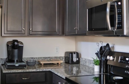 Southport House | Cozy Coastal Cottage - 3 BR/Fenced in Back Yard