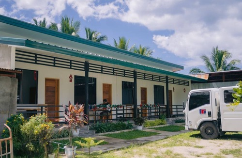 Hinoba-an Apartment | Cozy Coastal Haven: Your Retreat for Four in Island Paradise