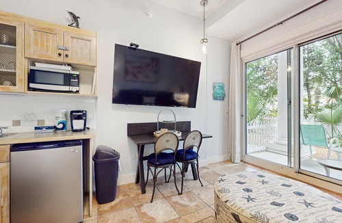 Baytowne Wharf Apartment | Cozy coastal studio with shared pool, beach access and close to everything!