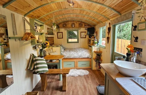 Northampton House | Cozy Cobblers Cabin