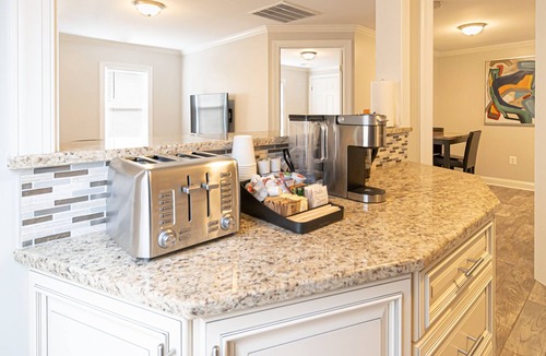 Springfield House | Cozy - Coffee/Tea bar - Kitchen- Bath - Work Station- Monitor