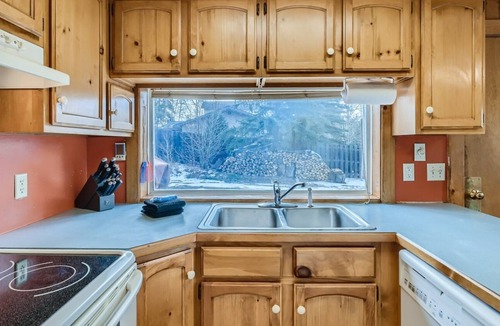 Silverthorne Cabin | Cozy Colorado Log Cabin