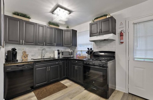 Chamblee House | 🏡 Cozy Comfort: 4 comfy bedrooms with a serene Chamblee location