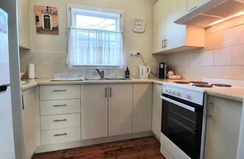 New Berrima House | Cozy comfort awaits at Ronelle Cottage — your home away from home.