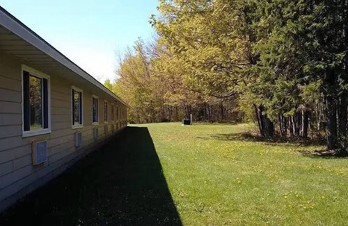 Colpoys Bay Apartment | Cozy Comfort Double Room 10 – Peninsula Motel, Minutes from Wiarton Waterfront