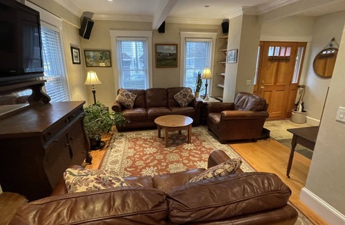 South Boston House | Cozy, comfortable and convenient