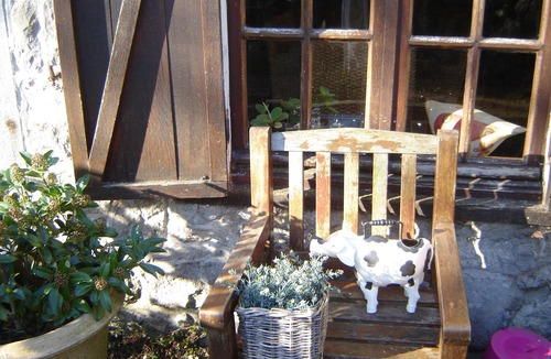 Hastiere-Lavaux House | cozy, comfortable, complete, spacious 6-person. holiday home with heated swimming pool