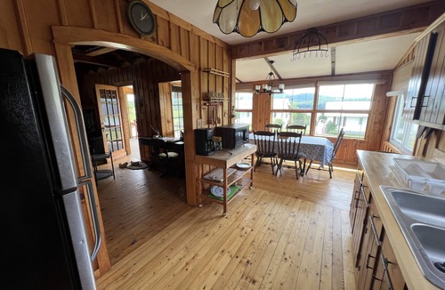 Orleans Cottage | Cozy & Comfortable Lake Willoughby Cottage with Views