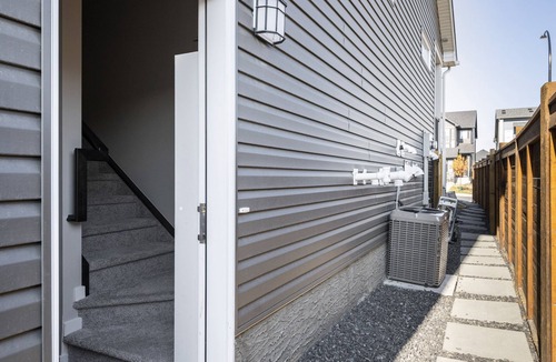 Sage Hill House | Cozy & Comfortable two bedroom guest suite with free parking