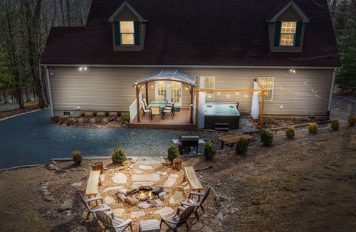 Beech Mountain House | Cozy & Comfy Mountain Home, Hot Tub & Tranquility