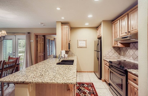 Lakeside Village Condo | Cozy Condo on Keystone Lake