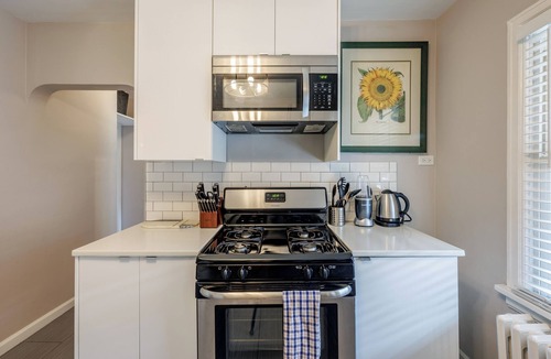 Sloan Lake Condo | Cozy Condo steps from Sloan's Lake in Denver. 2 bedrooms-1 bed