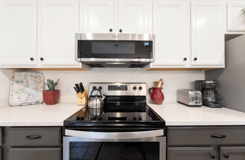 Bigfork Condo | Cozy condo w/fireplace, close to GNP - Marina Cay Retreat