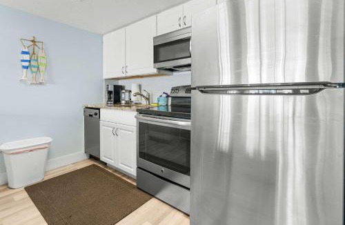 Vanderbilt Beach House | Cozy Condo With Pool Steps From Vanderbilt Beach