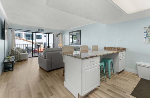Vanderbilt Beach House | Cozy Condo With Pool Steps From Vanderbilt Beach