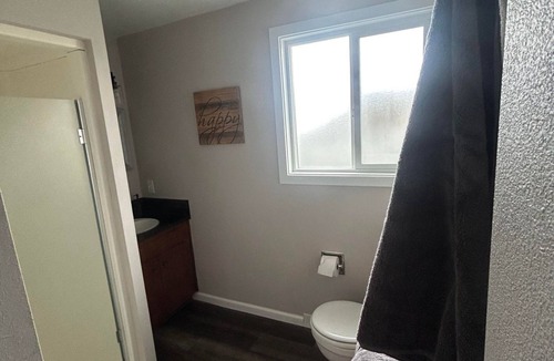 Dallas Apartment | Cozy Convenience, walking distance to nearly everything. Pet-Friendly!