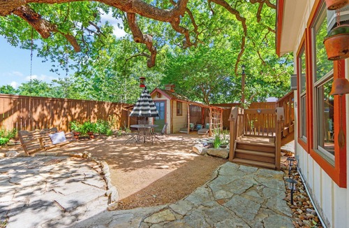 Boerne House | Cozy & Convenient, 1/2 block off Main St. in Boerne, WALK EVERYWHERE!