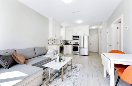 Riley Park-Little Mountain House | Cozy & Convenient · 2 Mins from SkyTrain · Central Location