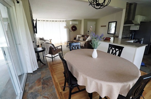 Thurston House | Cozy & convenient to McKenzie River 20 min to Eugene 2/bed 2/bath Sleeps 4+ Pets