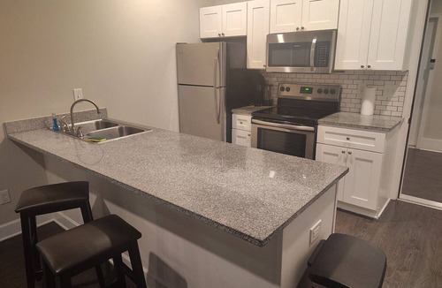 Central Apartment | Cozy-Cool Escape | Walk to Park & Near Dining