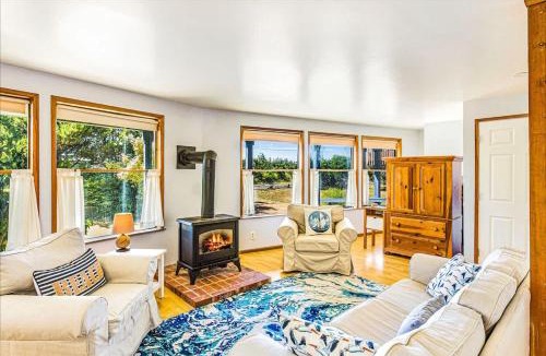 Copalis Beach House | Cozy Copalis Beach Cottage Escape