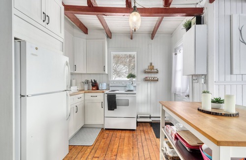 Saint-Jean-de-Matha Ski Chalet | Cozy cottage w view/access to lake near Glissades St-Jean de Matha and Golf