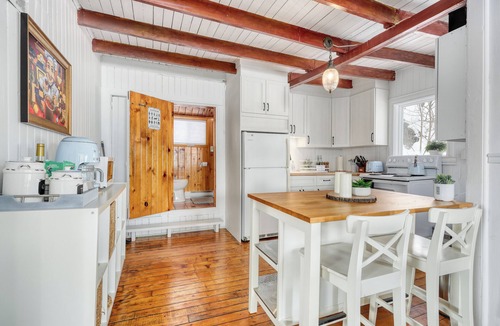 Saint-Jean-de-Matha Ski Chalet | Cozy cottage w view/access to lake near Glissades St-Jean de Matha and Golf