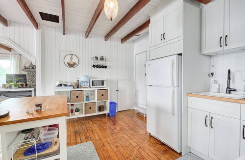 Saint-Jean-de-Matha Ski Chalet | Cozy cottage w view/access to lake near Glissades St-Jean de Matha and Golf