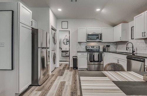 Norman House | Cozy Cottage in BoomerTown