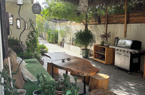 Jumeirah Cottage | Cozy cottage in charming Dubai 5 min walk to the beach!