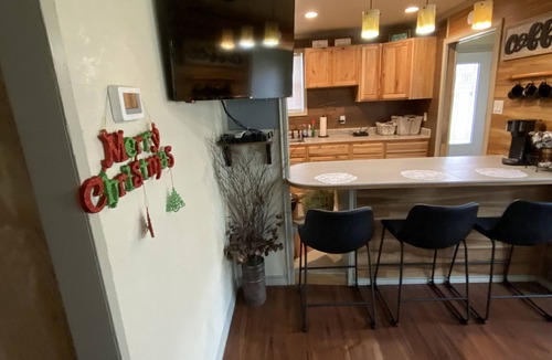 Elgin Cottage | Cozy cottage in the country w/hot tub! 20 minutes away from downtown Austin