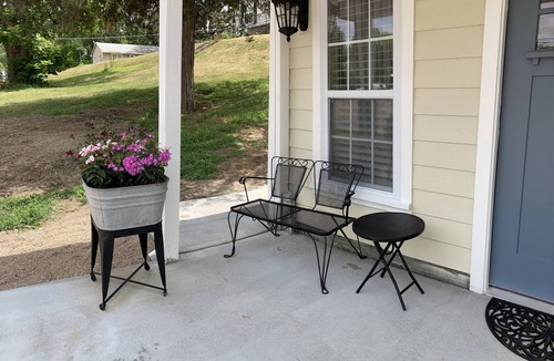 Cass County Cottage | Cozy Cottage in the heart of Louisville, NE