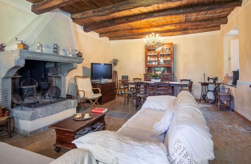 Piazza al Serchio House | Cozy cottage with fireplace and stunning views.
