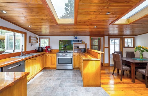 Featherston House | Cozy cottage just off SH2 with easy driving to other villages in the Wairarapa.