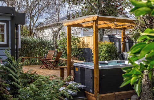 Featherston House | Cozy cottage just off SH2 with easy driving to other villages in the Wairarapa.