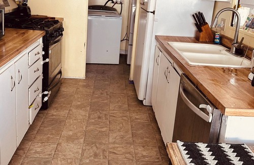 Valencia Cottage | Cozy cottage located minutes from LA.