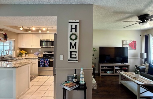 New Port Richey House | Cozy cottage.New Port Richey.Private Heated Pool-solar panels.