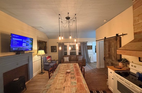 Yantis Cottage | Cozy Cottage near Lake Fork!