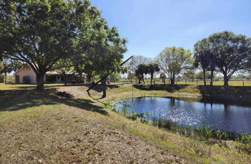Okeechobee House | Cozy cottage on 8 acres near state park and atv trails. Pet Friendly!