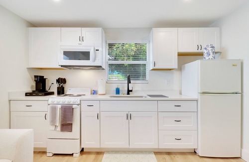 Stuart Apartment | Cozy Cottage on Pine - 2